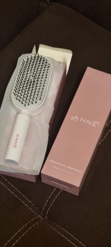 Четка за коса ANNE с бутон за почистване photo review