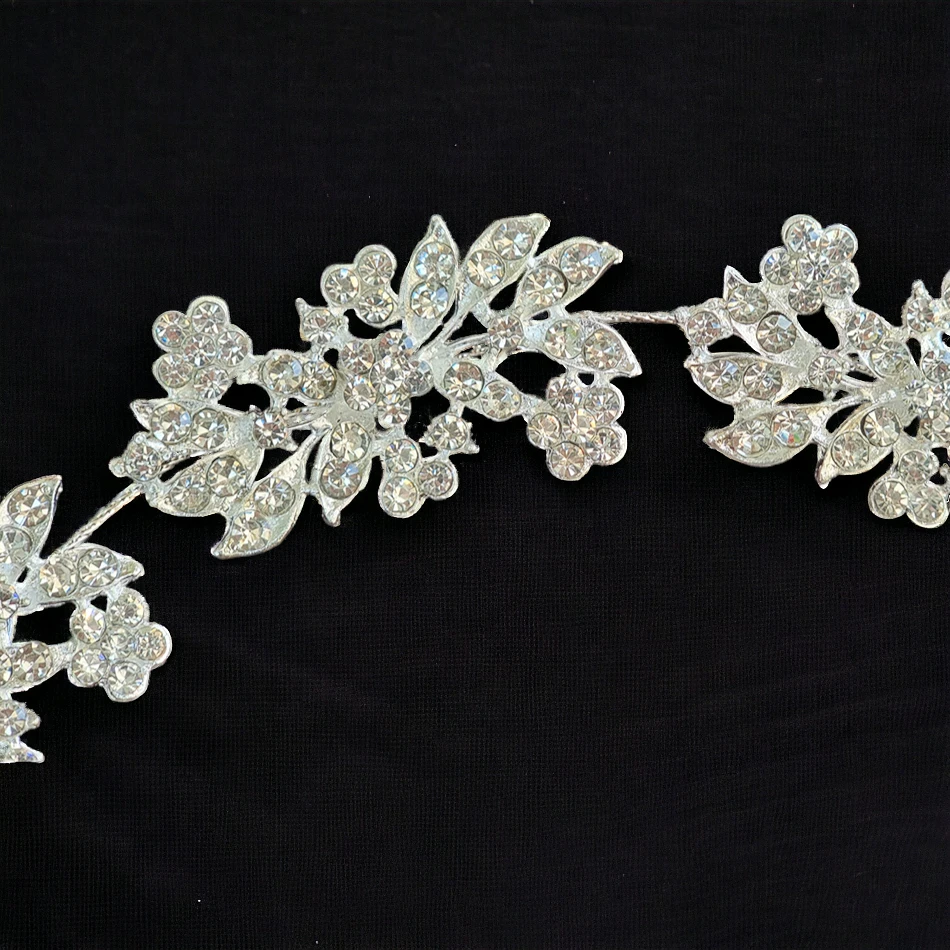 Сребристо украшение с кристали