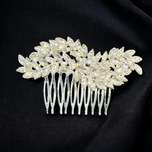 Сребристо украшение върхо черна тъкън